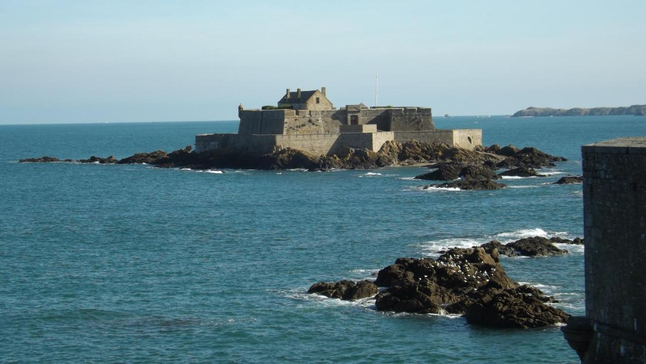 Appartement T2 ,Parking Prive,Terrasse, 10 Mns A Pieds De La Cite Corsaire Et Ses Plages Saint-Malo Bagian luar foto