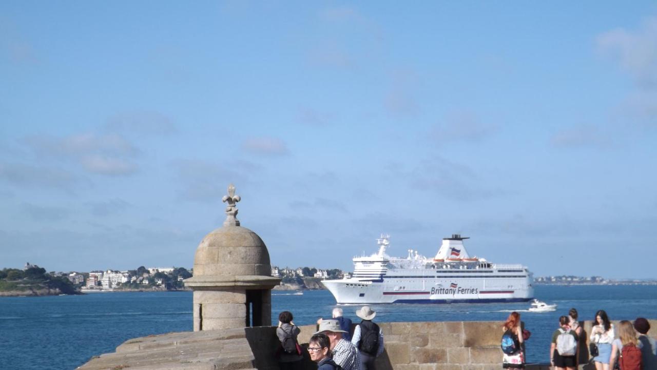 Appartement T2 ,Parking Prive,Terrasse, 10 Mns A Pieds De La Cite Corsaire Et Ses Plages Saint-Malo Bagian luar foto